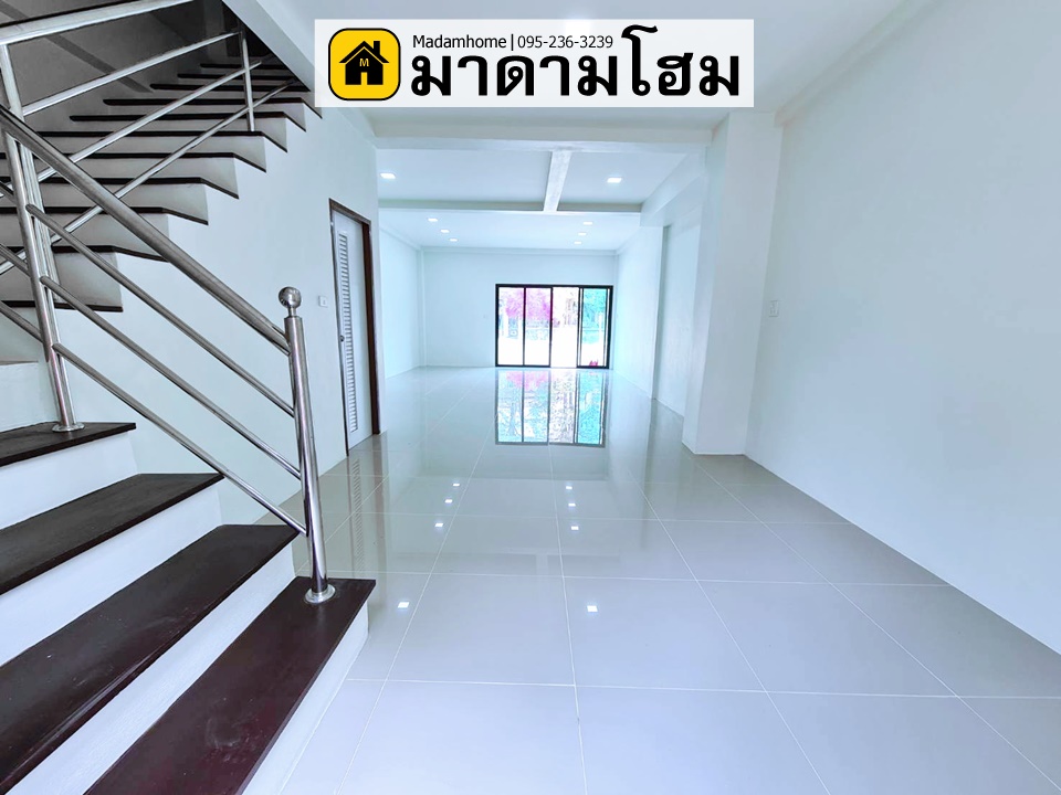 มาดามโฮม ขายอาคารพาณิชย์อยุธยา มือ 1  ที่ดินใหญ่สุด 49.9 ตารางวา ราคาเริ่มต้นล้านกว่าๆ